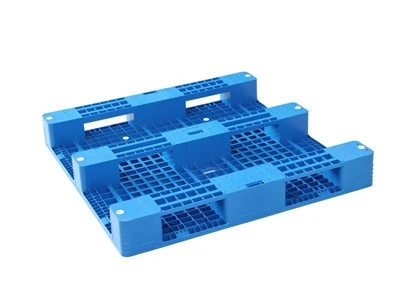 Rafga tortiladigan plastik palletlar